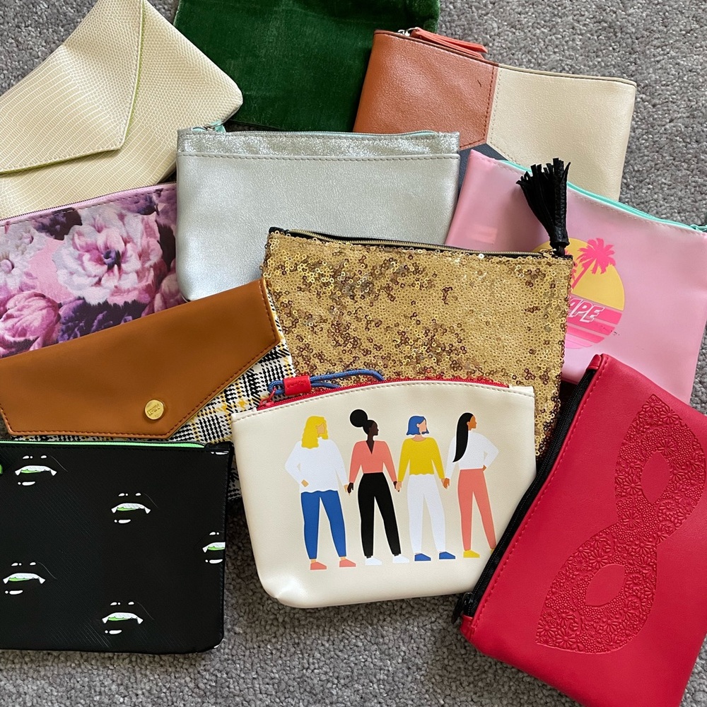 FREE IPSY bag with purchase. A nice extra surprise for shopping with me 😀📦🎉🛍